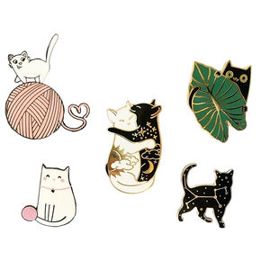 Clips de Corbata de Esmalte Suave Metálico con Logotipo Personalizado del Fabricante, Broches Personalizados para el Borde de Sombreros, Clips para Gorras, Insignias Conmemorativas de Cumpleaños - Product Image 1