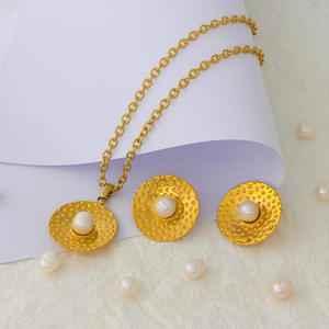 Ensemble de bijoux de haute qualité avec pendentif pièce d'or, collier et boucles d'oreilles en perles, plaqué or 18 carats, boucles d'oreilles clous rondes, pour femme - Product Image 2