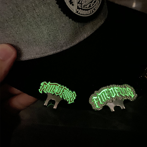 Tùy chỉnh Glow hat Pin rơi Glow long lanh dạ quang men Pin huỳnh quang hat Clip - Product Image 2