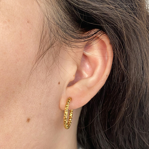 Pendientes Joolim de Acero Inoxidable con Baño de Oro de 18K, Textura Martillada de Cráter de Meteorito, Resistentes al Deslustre y al Agua, Joyería de Moda - Product Image 2