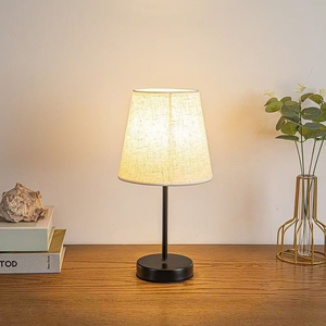 Lámpara de Mesa Eléctrica Crystal Gold con Pantalla Ondulada, Luz LED Blanca Cálida Suave, Decoración Moderna para Dormitorio, Tamaño Mediano, Control por Interruptor, CRI 90 - Product Image 4