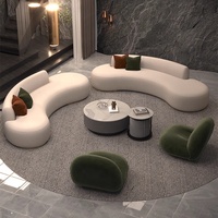 Juego de sofá moderno y lujoso para sala de estar con mesa de té, tela de terciopelo rojo con tecnología de cordero para apartamentos pequeños, sofá de forma curva
