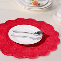 Napperon rond matelassé rouge Tapis de table antidérapant décoratif pour la fête de Noël à manger