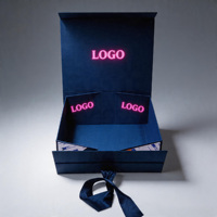 Boîte cadeau pliante magnétique de luxe en matériaux recyclés avec impression UV de logo personnalisé, emballage en carton rigide écologique et pliable