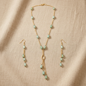 Collier personnalisé Mayrabygungun en laiton italien plaqué rhodium avec perles de jade vert sauge en forme de baril, maillons ovales et pendentif Y en forme de lariat avec pompon - Product Image 4