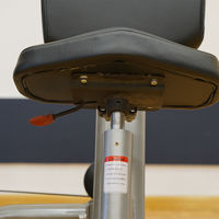 Appareil de musculation professionnel pour la musculation des bras, des pectoraux (Pearl Delt/Pec Fly assis) et des deltoïdes arrière (Rear Delt Machine)