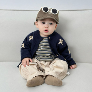 Ensemble de vêtements coréens pour enfants, collection garçons 2026, nouvelle mode automne, <span class=keywords><strong>cardigan</strong></span> tricoté brodé ours dessin animé, hiver élégant et mignon - Product Image 4