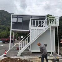 Maison conteneur préfabriquée modulaire à deux étages avec balcon et fenêtres en verre, villa préfabriquée portable
