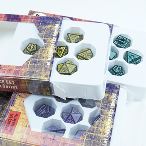 Ensemble de 7 dés polyédriques noirs gravés, fabrication artisanale haut de gamme personnalisable pour le jeu, directement de l'usine - Product Image 6