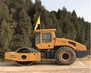 Compacteur vibrant à tambour unique Super Compaction YZ36 avec pompe Bosch Rexroth, capacité de pente de 35 % pour le remplissage de roches dans les barrages et l'ingénierie hydroélectrique - Product Image 5