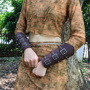 Pelindung Lengan Abad Pertengahan dari Kulit Imitasi, Pelindung Pergelangan Tangan Viking Berpaku 3 Tali untuk LARP & Cosplay - Product Image 3