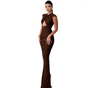 ชุดราตรีทรงเอไลน์สีน้ำตาลวินเทจ ดีไซน์หรูหรา ผ้าระบายอากาศ คอเฉียง โชว์ไหล่ ผ้าโปร่ง แต่งระบาย จับจีบ ทรงพลีท เหมาะสำหรับงานเลี้ยงอย่างเป็นทางการ - Product Image 3