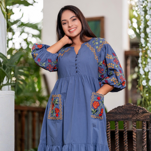 Vestido Midi Bordado Floral Azul Romántico y Duradero al por Mayor para Mujer, Ropa de Boutique - Product Image 2