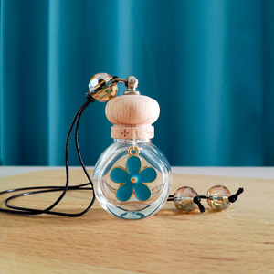 Nouveauté Pendentif plat rond pour parfum de voiture Pendentif <span class=keywords><strong>marguerite</strong></span> colorée Bouteille diffuseur d'arôme d'huiles essentielles - Product Image 4