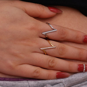 Nw temperamento alla moda geometrico a forma di Z spiave brillante zircone anelli Non appannati in acciaio inox Z forma barra anello per donna - Product Image 2