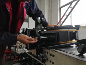 Мощный низкопрофильный гидравлический домкрат <span class=keywords><strong>Big</strong></span> <span class=keywords><strong>Red</strong></span> на 3 тонны с двумя насосами для подъема автомобилей - Product Image 6