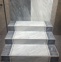 Dalles modernes effet marbre 470x1200mm, marches d'escalier brillantes, style classique, résistantes à l'usure, accents intérieurs, isolation thermique