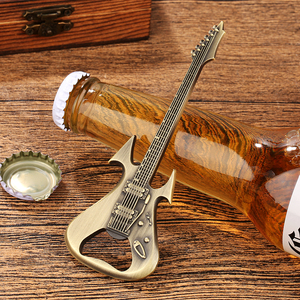 <span class=keywords><strong>Guitare</strong></span> Design Personnalisé Bronze Métal Ouvre-Bar Décoratif Unique Ouvre-Bouteille Fait Main pour Cadeaux de Fête Faveur - Product Image 4