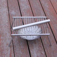 Barbecue au charbon de bois portable mini en acier inoxydable avec chariot au design moderne, tube rond pour le camping en plein air