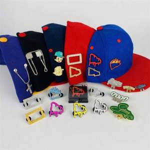 Muestra Gratuita: Pines de Solapa Metálicos Personalizados con Logotipo para Gorras Ajustables, Impresión 3D con Letras en Relieve, Estilo Mascota, Esmalte Suave y Duro - Product Image 1