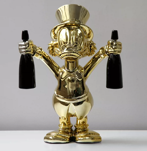 Figurine de collection de luxe en résine dorée <span class=keywords><strong>Donald</strong></span> Duck, style dessin animé, peinte à la main, tenant des bouteilles de champagne, pour décoration artistique de la maison - Product Image 2