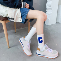 Chaussettes mi-tube unisexe Big C Letters Women's Sports Trend Ins Street Style Autumn Daily Use Sports Couple Socks Logo Cuff