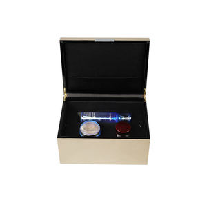 Boîte en bois de haute qualité, fabriquée à la main, personnalisée, laquée noire, en panneaux de fibres à densité moyenne, avec fermeture magnétique argentée, rectangulaire, pour bijoux - Product Image 2