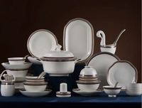 Service de table Hongyun Datou 50 pièces en porcelaine fine, bordure dorée de luxe, motif bordeaux, vaisselle ronde, ovale et irrégulière pour la maison