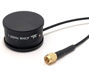 Antena TRUERC SINGULARITY 1280 V2 1.3GHZ SMA de Alimentación Lateral Negra para Control Remoto de Drones RC - Product Image 1