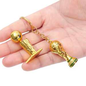 Llavero con Trofeo Deportivo, Accesorio para Fanáticos del Fútbol - Product Image 1
