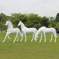 Modèle animal en résine écologique Grand cheval blanc réaliste Sculpture Décoration de jardin scénique extérieure