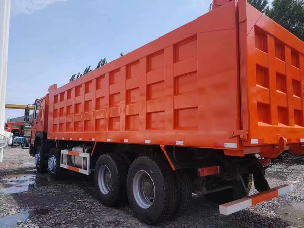 ZZ3317V3867B1 8X4 Ho Wo Tractor Trucks - 400HP Dump Truck