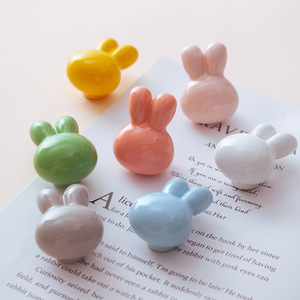Puxadores de Cerâmica Modernos para Quarto Infantil: Coelhinho Fofo, Várias Cores, para Armários e Gavetas, com Furo Único - Product Image 4