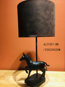 Venta al por mayor personalizada resina Animal decoración Led divertido Animal serie Pavo Real <span class=keywords><strong>jirafa</strong></span> caballo loro lámpara noche Led luz Animal lámpara <span class=keywords><strong>de</strong></span> mesa - Product Image 3