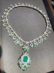 Hermosa mujer Moissanite <span class=keywords><strong>Columbia</strong></span> Esmeralda Piedra preciosa Plata pura Chapado en oro Top Collar de colección de lujo - Product Image 5