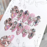 Ongles Press-on 3D de Haute Qualité avec Breloques et Diamants Scintillants – Ongles Press-on de Luxe Amande Moyenne – Vente en Gros