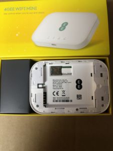 Originale EE71 4GEE Mini CAT6 300Mbps WiFi Router <span class=keywords><strong>Mobile</strong></span> 4G LTE WiFi Hotspot <span class=keywords><strong>Modem</strong></span> <span class=keywords><strong>per</strong></span> al catel fino a 20 dispositivi - Product Image 4