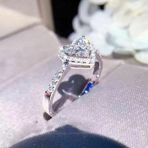 Anello con zirconi a forma di cuore per donna, regalo romantico, gioielli alla moda - Product Image 6