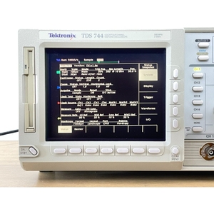 ออสซิลโลสโคป Tektronix รุ่น TDS744 500Hz 2GS/s สภาพพร้อมใช้งาน - Product Image 3