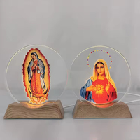 Lampe de nuit LED ronde en cristal avec motif catholique personnalisé et base en bois avec prise USB