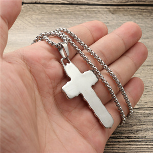 Collier pendentif croix ondulée tendance en alliage de zinc doré et argenté, bijoux cadeaux - Product Image 4