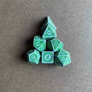 Juego de Dados Poliédricos de Acrílico de Alta Calidad, Diseño Creativo Vintage Tallado, 7 Piezas con Dragones y Mazmorras para Juegos de Rol DND - Product Image 4