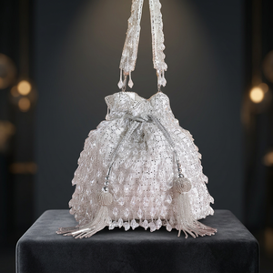 Sac de soirée en cristal perlé argenté avec bandoulière et franges à pompons - Product Image 2