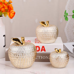 خصم كبير لنموذج النحت الفريد Redeco بتصميم تفاحة مطلية بالذهب ديكور سيراميك تفاحة ذهبية زينة للهدايا ديكور للمنزل - Product Image 1