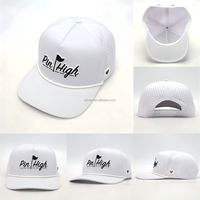Casquette de sport respirante et imperméable à 5 panneaux avec patch en caoutchouc PVC personnalisé, casquette de golf de haute qualité, casquette de baseball ajustable avec trous découpés au laser