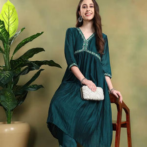 Dernier modèle de costume indien traditionnel vintage moderne avec broderie Vichitra Chikankari, séquence de motifs, coton organza, intérieur sans plis - Product Image 1