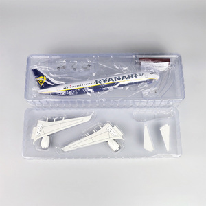 โมเดลเครื่องบินเรซิ่นไดแคสต์ รุ่น Ryanair Boeing <span class=keywords><strong>B737</strong></span> ขนาด 1/85 ยาว 47 ซม. พร้อมไฟ LED และล้อเหวี่ยง สำหรับตั้งโชว์และสะสม - Product Image 6