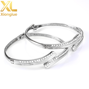 Accesorios para Mujer, Joyería Única de Acero Inoxidable 316L, Brazaletes Versátiles con Baño de Oro y Circonitas, Resistentes al Deslustre - Product Image 3