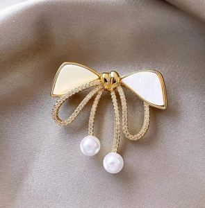 Broches de Joyería de Moda, Elegantes Broches de Perlas con Lazo, Broches de Solapa con Pedrería Brillante para Mujer, Accesorios para Abrigos - Product Image 1