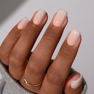 Faux Ongles Courts Carrés Réutilisables avec Logo Personnalisé, 32 Pièces, Vente en Gros, Design Uni Nude Ombré, Ongles en Gel Souple à Presser, En Gros - Product Image 1